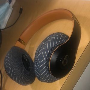 Exclusive (BK) Wireless Beats Headphones